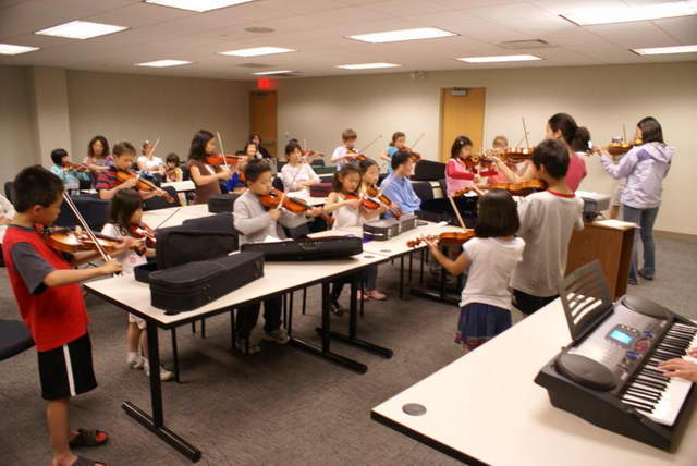 密西根新闻 小星星基金会成功举办小提琴学习班 多图
