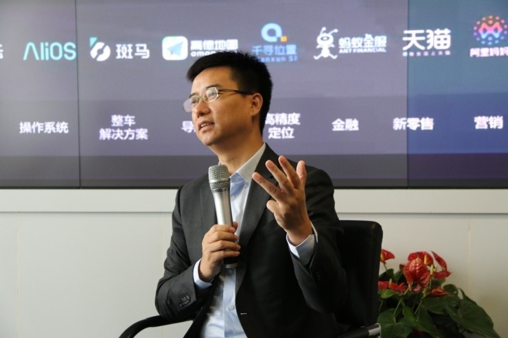 阿里福特合作将推AliOS操作系统新车， 智能网联汽车前景看好